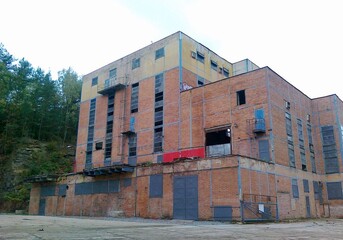 Třebíč: Ze staré továrny bude škola i byty
